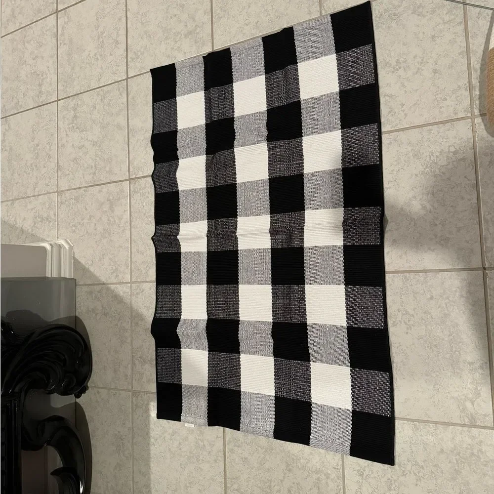 Black and White Checkered Outdoor Rug NEW farmhouse 27.5 x 43 inches